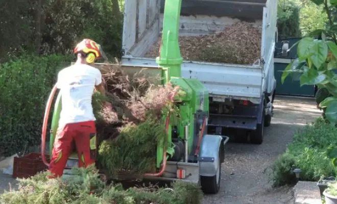 Broyage des branches, Châtillon-sur-Chalaronne, Au Respect de l'Arbre